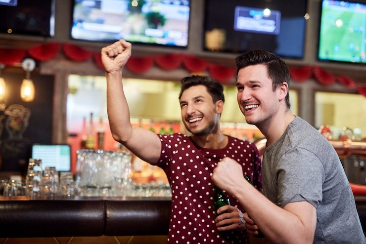 Weekly cashback credit process for sportsbook activity